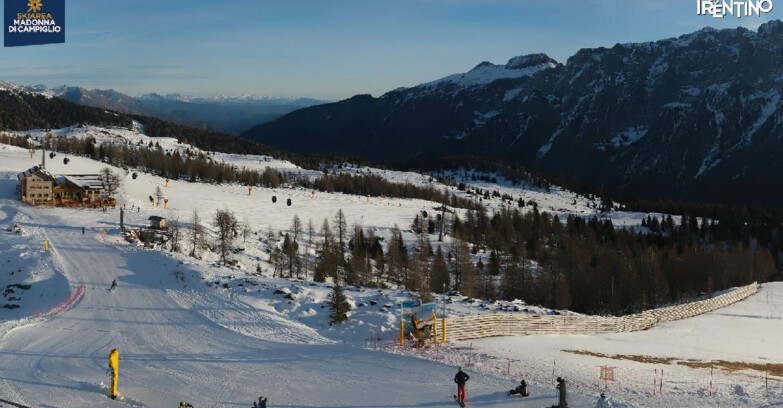Webcam Madonna di Campiglio (Skiarea Campiglio Dolomiti di Brenta - Val di Sole Val Rendena) - Rifugio Viviani