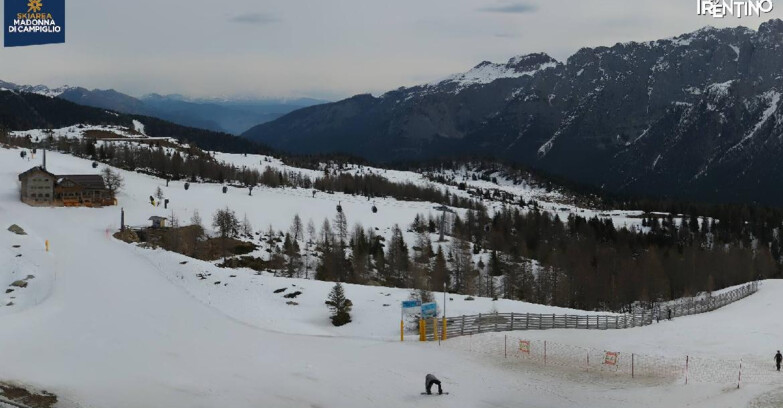 Webcam Madonna di Campiglio (Skiarea Campiglio Dolomiti di Brenta - Val di Sole Val Rendena) - Rifugio Viviani