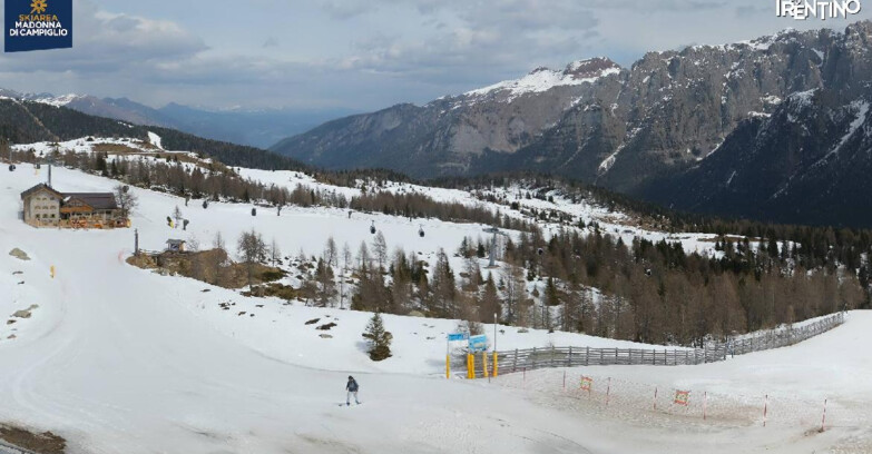 Webcam Madonna di Campiglio (Skiarea Campiglio Dolomiti di Brenta - Val di Sole Val Rendena) - Rifugio Viviani