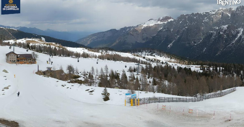 Webcam Madonna di Campiglio (Skiarea Campiglio Dolomiti di Brenta - Val di Sole Val Rendena) - Rifugio Viviani