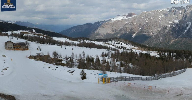 Webcam Madonna di Campiglio (Skiarea Campiglio Dolomiti di Brenta - Val di Sole Val Rendena) - Rifugio Viviani