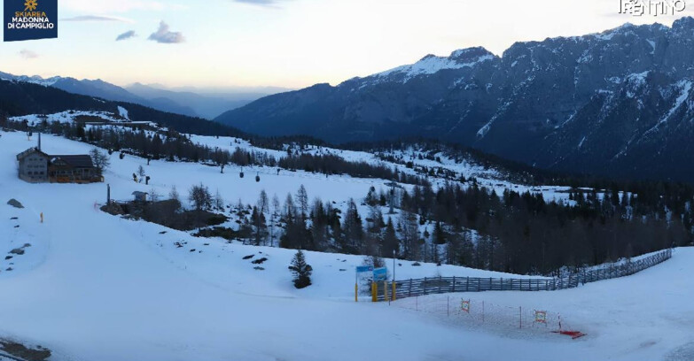 Webcam Madonna di Campiglio (Skiarea Campiglio Dolomiti di Brenta - Val di Sole Val Rendena) - Rifugio Viviani