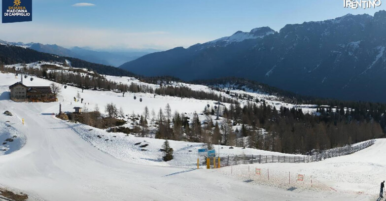Webcam Madonna di Campiglio (Skiarea Campiglio Dolomiti di Brenta - Val di Sole Val Rendena) - Rifugio Viviani