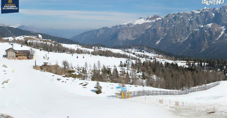 Webcam Madonna di Campiglio (Skiarea Campiglio Dolomiti di Brenta - Val di Sole Val Rendena) - Rifugio Viviani