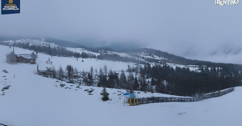 Webcam Madonna di Campiglio (Skiarea Campiglio Dolomiti di Brenta - Val di Sole Val Rendena) - Rifugio Viviani