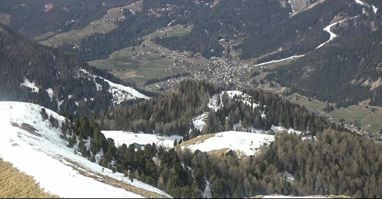 Webcam Pozza di Fassa-Aloch-Buffaure  - Sasso Lungo e Sasso Piatto visti da Buffaure