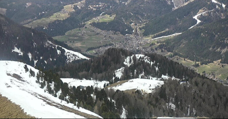 Webcam Pozza di Fassa-Aloch-Buffaure  - Sasso Lungo e Sasso Piatto visti da Buffaure
