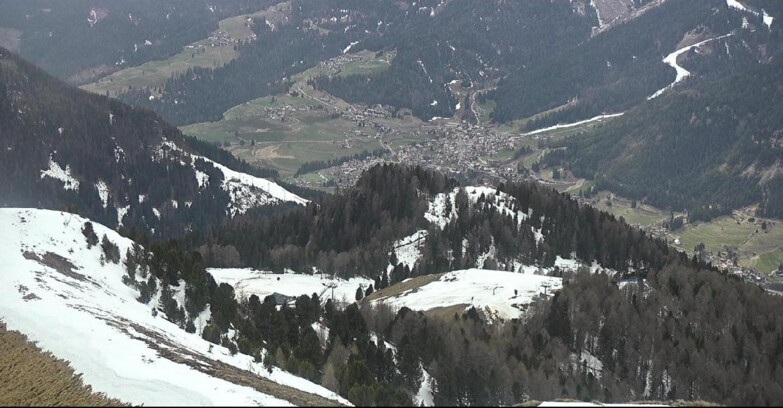 Webcam Pozza di Fassa-Aloch-Buffaure  - Sasso Lungo e Sasso Piatto visti da Buffaure