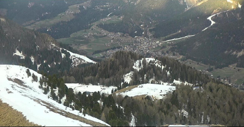 Webcam Pozza di Fassa-Aloch-Buffaure  - Sasso Lungo e Sasso Piatto visti da Buffaure