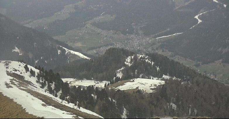 Webcam Pozza di Fassa-Aloch-Buffaure  - Sasso Lungo e Sasso Piatto visti da Buffaure