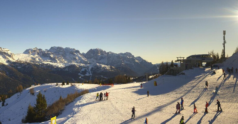 Webcam Ski area Campiglio Dolomiti di Brenta Val di Sole Val Rendena - Seggiovia Malghette 