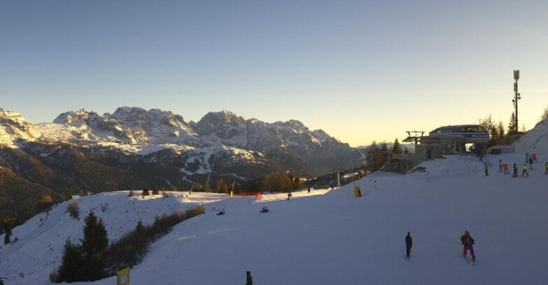 Webcam Ski area Campiglio Dolomiti di Brenta Val di Sole Val Rendena - Seggiovia Malghette 