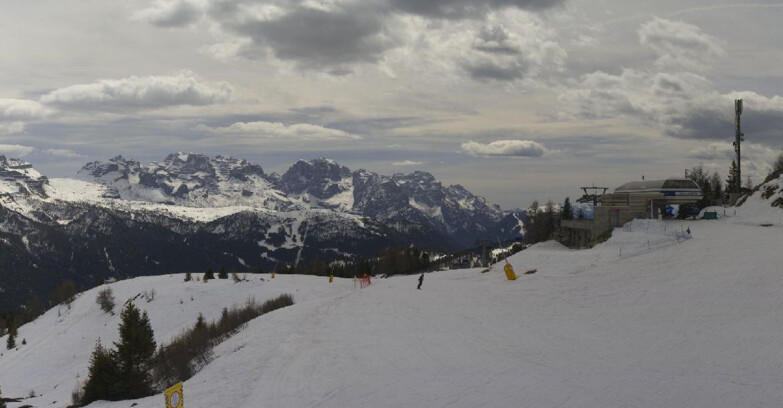 Webcam Folgarida-Marilleva  (Skiarea Campiglio Dolomiti di Brenta - Val di Sole Val Rendena) - Seggiovia Malghette 