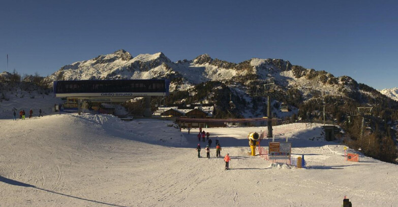 Webcam Skiarea Campiglio Dolomiti di Brenta Val di Sole Val Rendena - Seggiovia Orso Bruno 