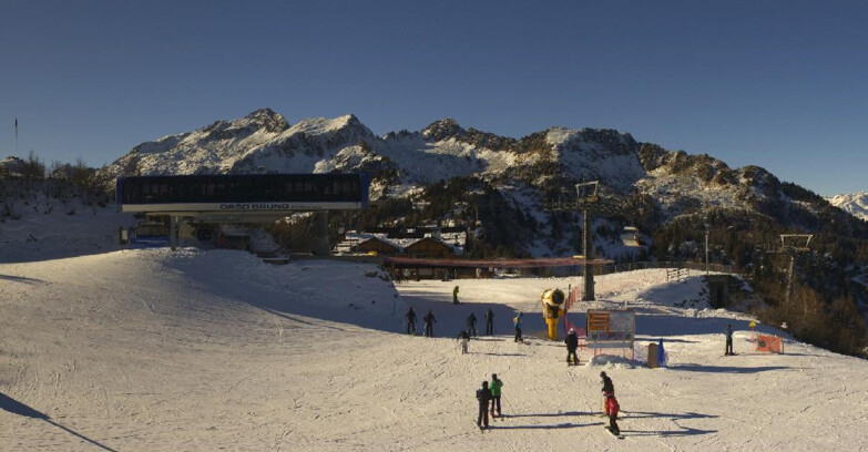 Webcam Skiarea Campiglio Dolomiti di Brenta Val di Sole Val Rendena - Seggiovia Orso Bruno 