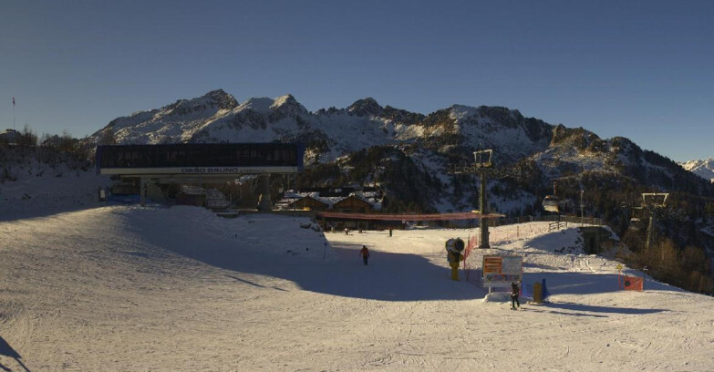 Webcam Skiarea Campiglio Dolomiti di Brenta Val di Sole Val Rendena - Seggiovia Orso Bruno 