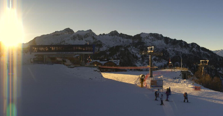 Webcam Skiarea Campiglio Dolomiti di Brenta Val di Sole Val Rendena - Seggiovia Orso Bruno 