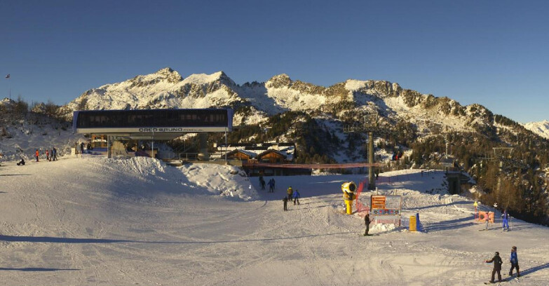 Webcam Skiarea Campiglio Dolomiti di Brenta Val di Sole Val Rendena - Seggiovia Orso Bruno 