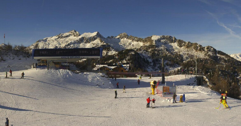 Webcam Ski area Campiglio Dolomiti di Brenta Val di Sole Val Rendena - Seggiovia Orso Bruno 
