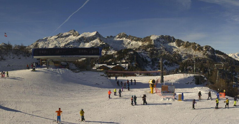 Webcam Ski area Campiglio Dolomiti di Brenta Val di Sole Val Rendena - Seggiovia Orso Bruno 