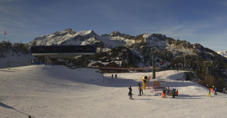 Webcam Ski area Campiglio Dolomiti di Brenta Val di Sole Val Rendena - Seggiovia Orso Bruno 