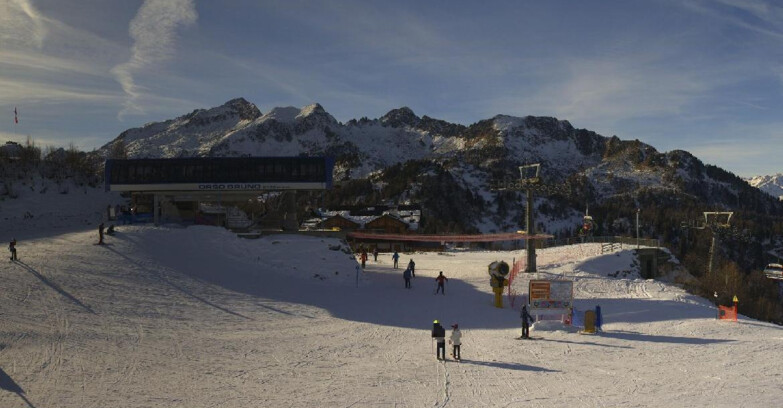 Webcam Ski area Campiglio Dolomiti di Brenta Val di Sole Val Rendena - Seggiovia Orso Bruno 