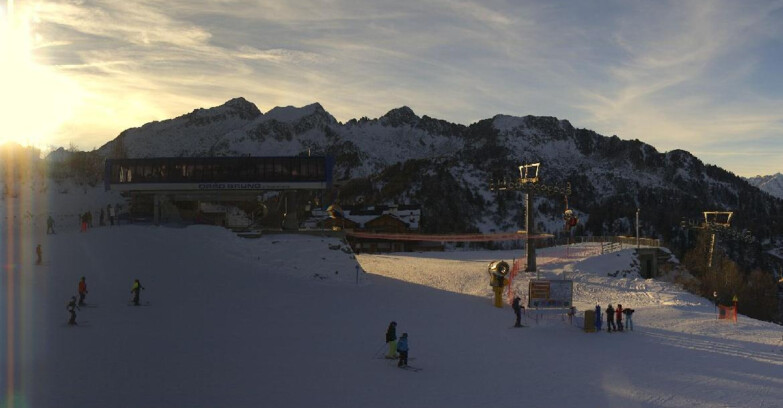 Webcam Ski area Campiglio Dolomiti di Brenta Val di Sole Val Rendena - Seggiovia Orso Bruno 