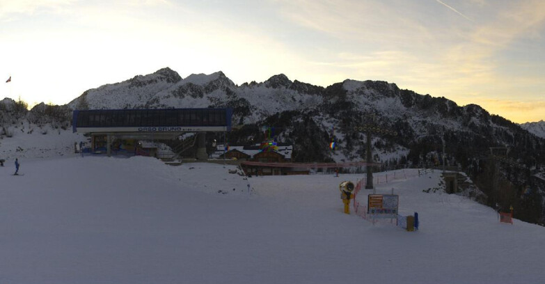 Webcam Ski area Campiglio Dolomiti di Brenta Val di Sole Val Rendena - Seggiovia Orso Bruno 