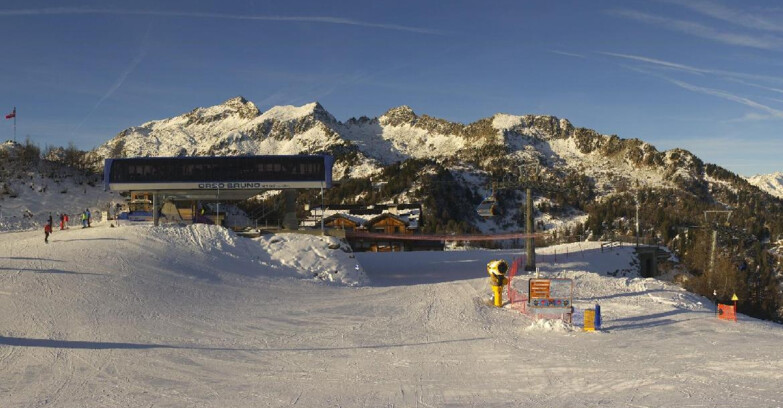 Webcam Ski area Campiglio Dolomiti di Brenta Val di Sole Val Rendena - Seggiovia Orso Bruno 