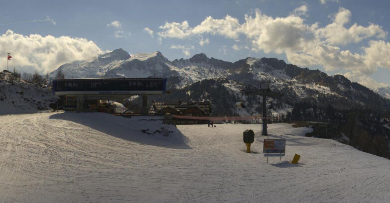 Webcam Skiarea Campiglio Dolomiti di Brenta Val di Sole Val Rendena - Seggiovia Orso Bruno 