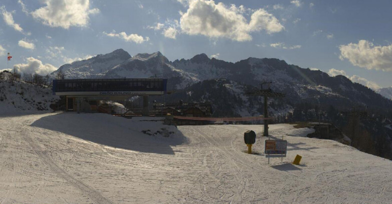 Webcam Skiarea Campiglio Dolomiti di Brenta Val di Sole Val Rendena - Seggiovia Orso Bruno 