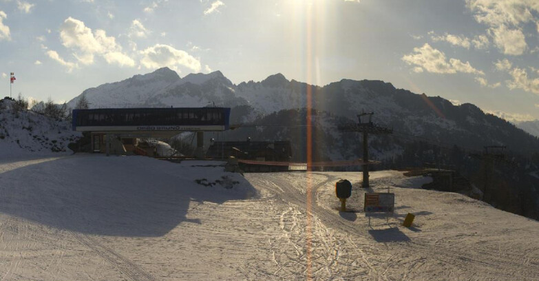 Webcam Skiarea Campiglio Dolomiti di Brenta Val di Sole Val Rendena - Seggiovia Orso Bruno 