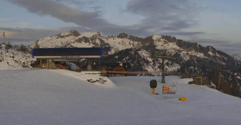Webcam Skiarea Campiglio Dolomiti di Brenta Val di Sole Val Rendena - Seggiovia Orso Bruno 