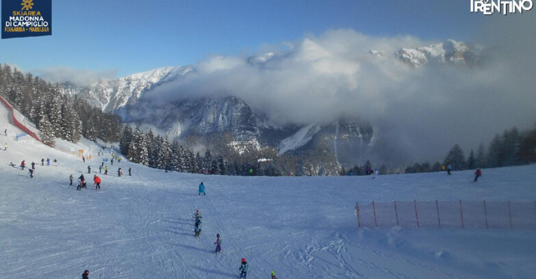 Webcam Folgarida-Marilleva  (Skiarea Campiglio Dolomiti di Brenta - Val di Sole Val Rendena) - Pista delle Rocce - Folgarida