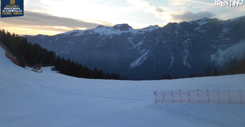 Webcam Skiarea Campiglio Dolomiti di Brenta Val di Sole Val Rendena - Pista delle Rocce - Folgarida
