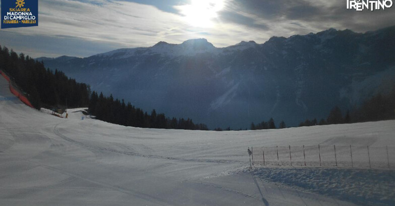 Webcam Skiarea Campiglio Dolomiti di Brenta Val di Sole Val Rendena - Pista delle Rocce - Folgarida