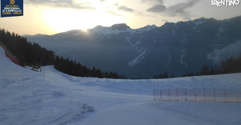 Webcam Skiarea Campiglio Dolomiti di Brenta Val di Sole Val Rendena - Pista delle Rocce - Folgarida