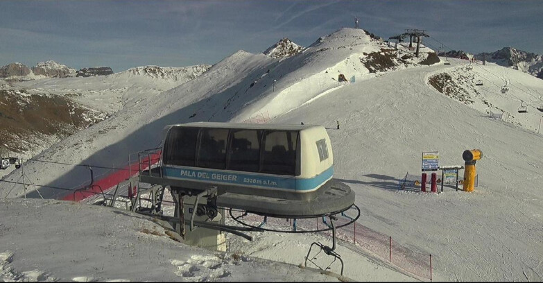 Webcam Pozza di Fassa-Aloch-Buffaure  - Pala del Geiger, sullo sfondo il Pordoi