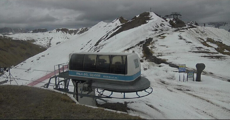 Webcam Pozza di Fassa-Aloch-Buffaure  - Pala del Geiger, sullo sfondo il Pordoi