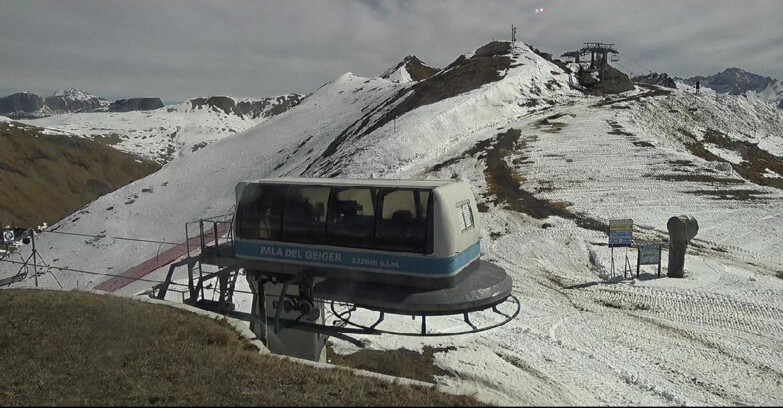 Webcam Pozza di Fassa-Aloch-Buffaure  - Pala del Geiger, sullo sfondo il Pordoi