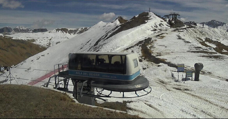 Webcam Pozza di Fassa-Aloch-Buffaure  - Pala del Geiger, sullo sfondo il Pordoi