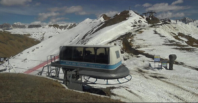 Webcam Pozza di Fassa-Aloch-Buffaure  - Pala del Geiger, sullo sfondo il Pordoi