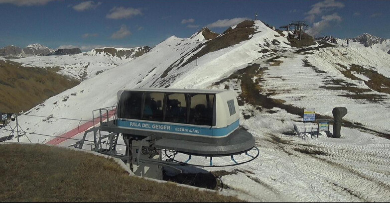 Webcam Pozza di Fassa-Aloch-Buffaure  - Pala del Geiger, sullo sfondo il Pordoi