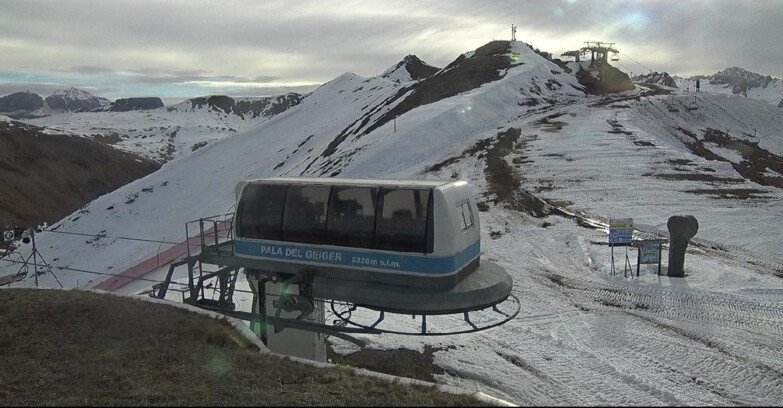 Webcam Поцца-ди-Фасса-Алок-Буффор  - Pala del Geiger, sullo sfondo il Pordoi