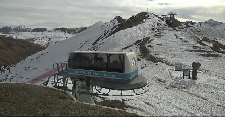 Webcam Pozza di Fassa-Aloch-Buffaure  - Pala del Geiger, sullo sfondo il Pordoi