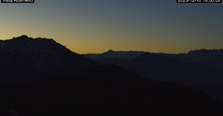 Webcam Ski area Lavarone - Vista su ghiacciaio Adamello