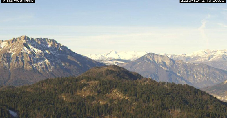 Webcam Ski Area Lavarone  - View on Ghiacciaio Adamello 