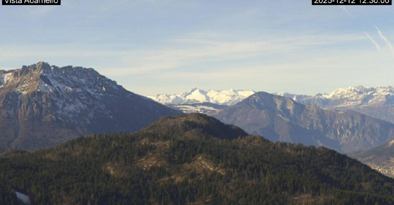 Webcam Ski Area Lavarone  - View on Ghiacciaio Adamello 