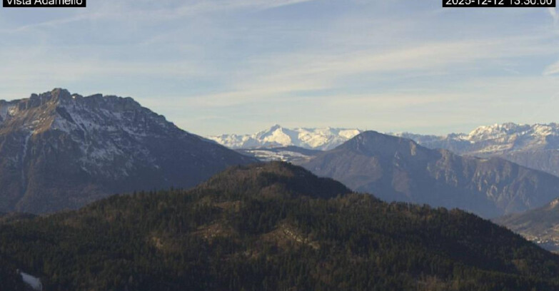 Webcam Ski Area Lavarone  - View on Ghiacciaio Adamello 