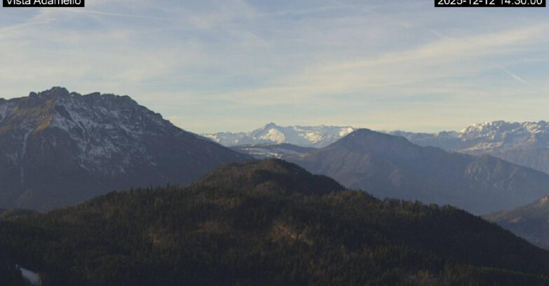 Webcam Ski Area Lavarone  - View on Ghiacciaio Adamello 